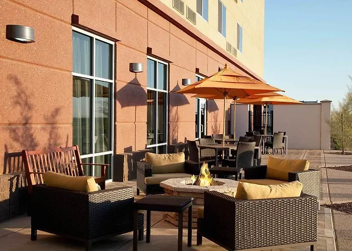 Fairfield And Phoenix Fashion Center Hotel