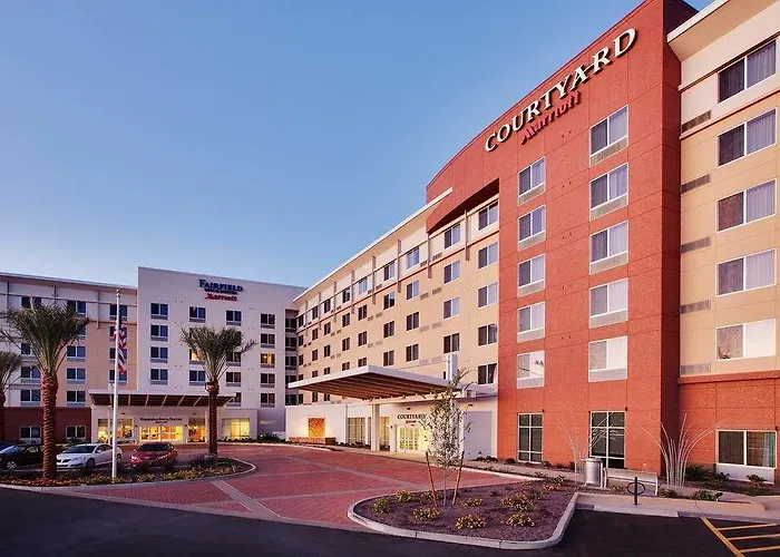 Hotel Fairfield And Phoenix Fashion Center