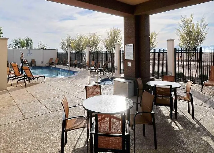Hotel Fairfield And Phoenix Fashion Center 3*