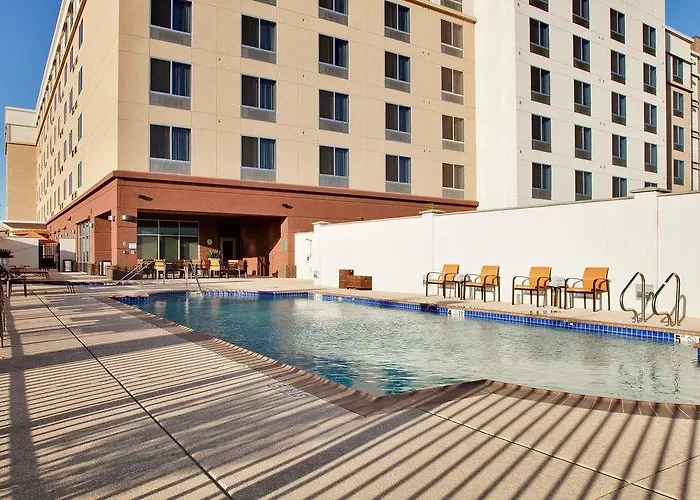 Fairfield And Phoenix Fashion Center Hotel 3*