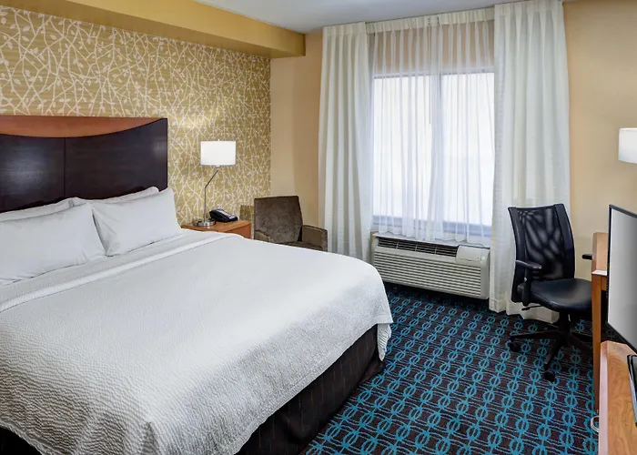 Hotel Fairfield And Phoenix Fashion Center 3*
