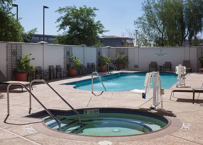 Hotel Fairfield And Phoenix Fashion Center 3*