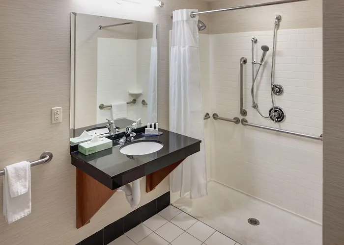 Fairfield And Phoenix Fashion Center Hotel 3*