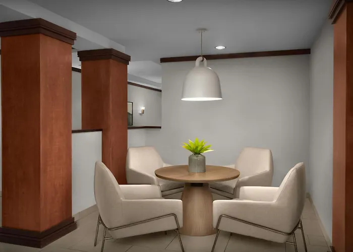 Hotel Fairfield And Phoenix Fashion Center 3*