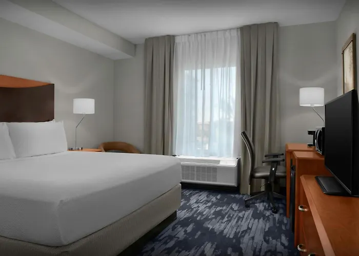 Hotel Fairfield And Phoenix Fashion Center 3*