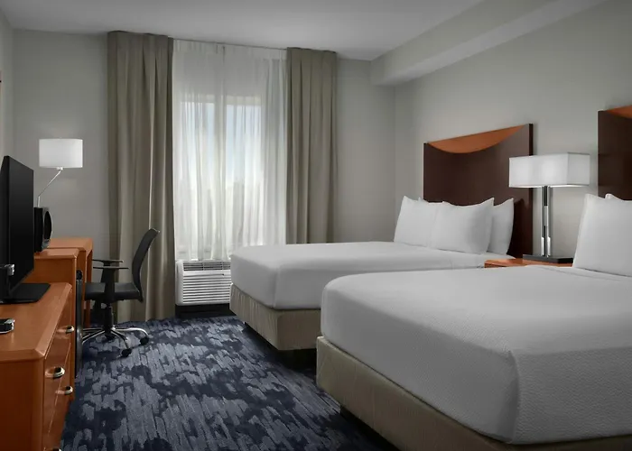 Hotel Fairfield And Phoenix Fashion Center