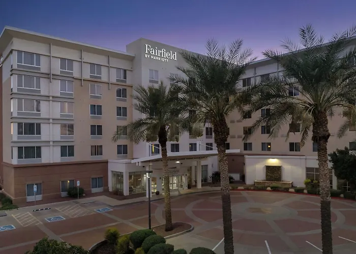 Fairfield And Phoenix Fashion Center Hotel 3*