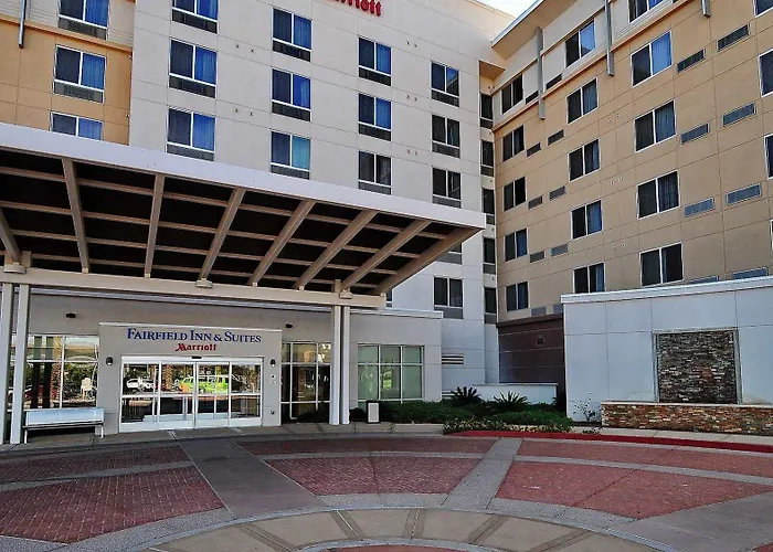 Fairfield And Phoenix Fashion Center Hotel 3*