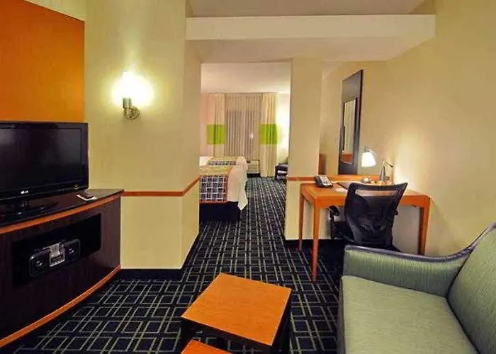 Hotel Fairfield And Phoenix Fashion Center 3*